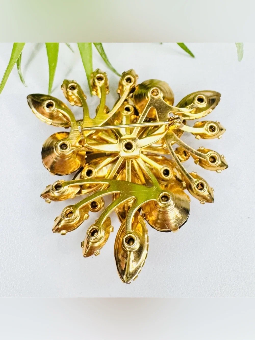 Vintage 50s Beau Jewels Root Beer Amber Glass Starburst Flower Brooch Pin Retro